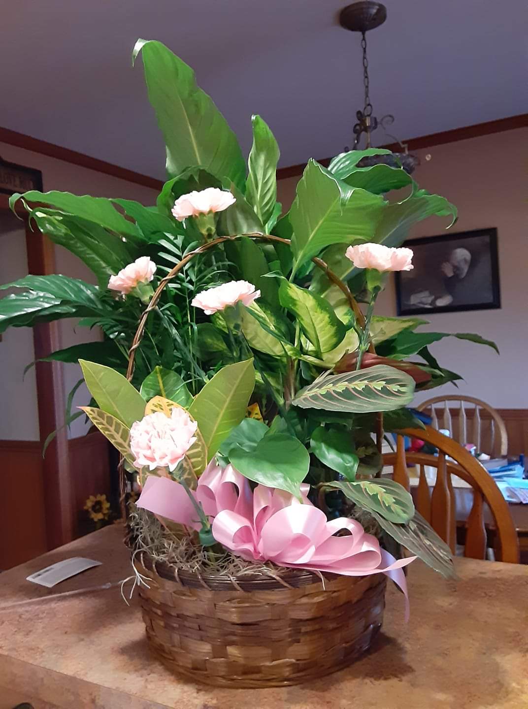 Robins Nest Flowers And Gifts - Image 1