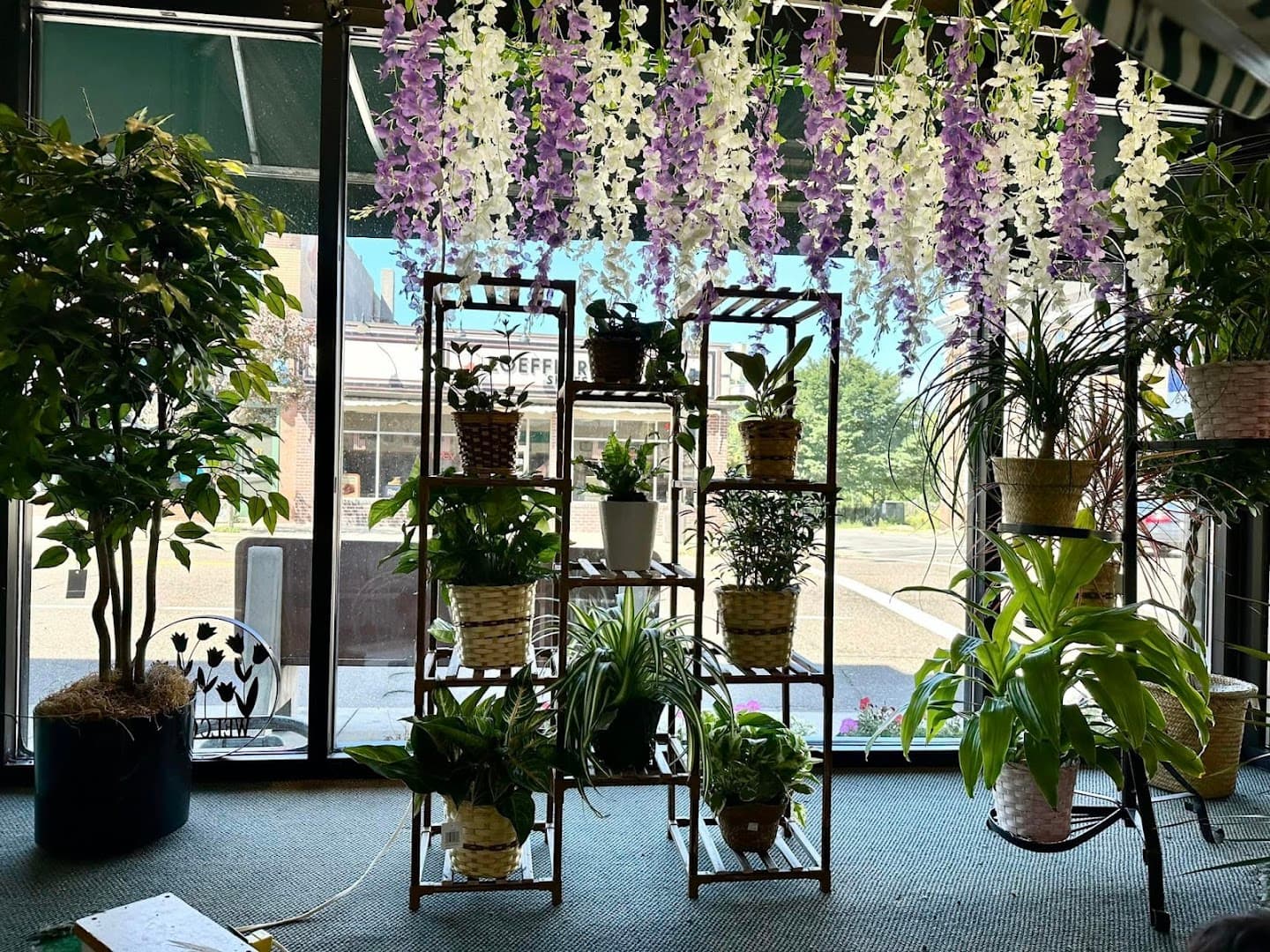 Saint Paul Floral - Image 1