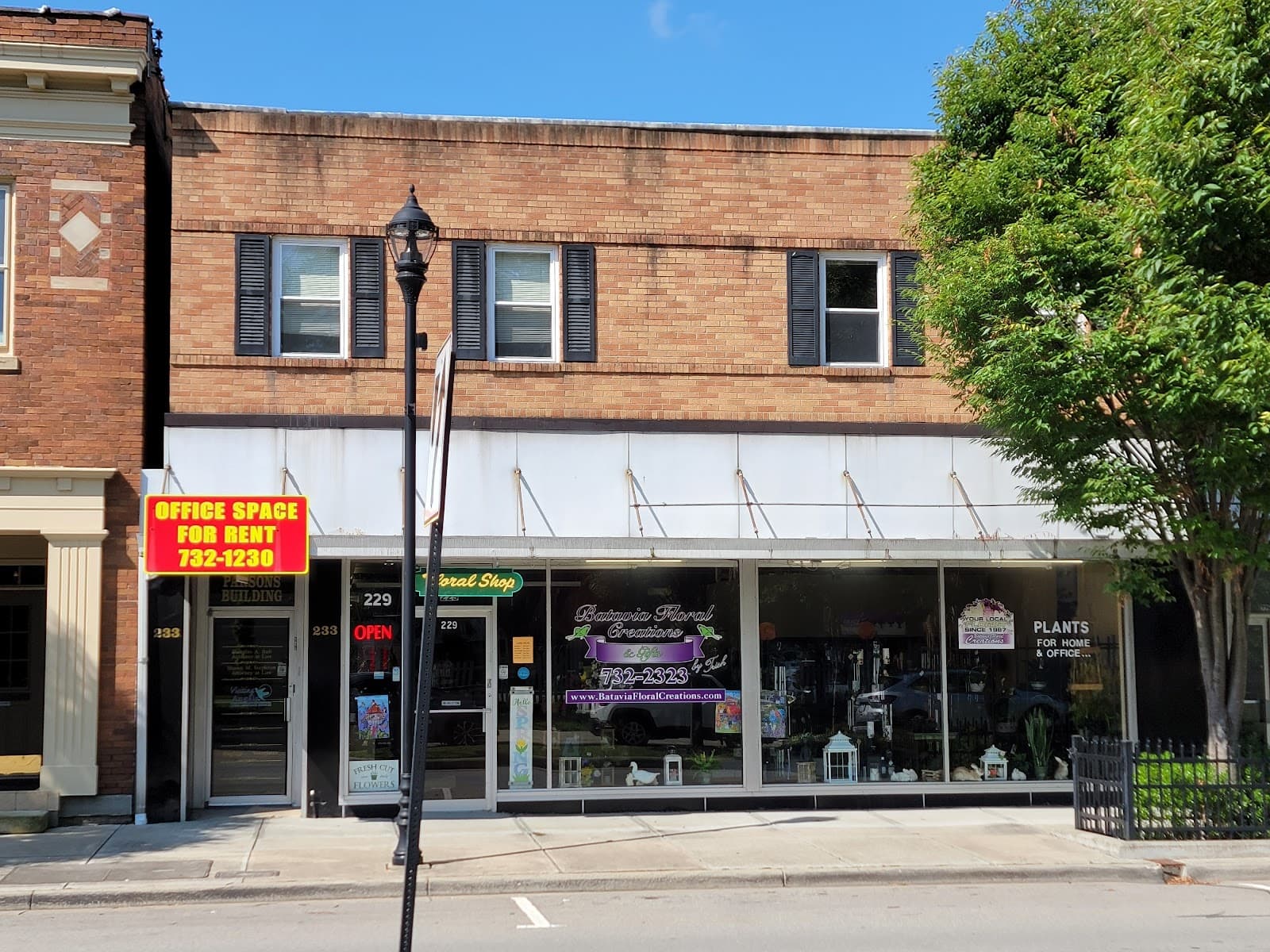 Batavia Floral Creations & Gifts - Image 1