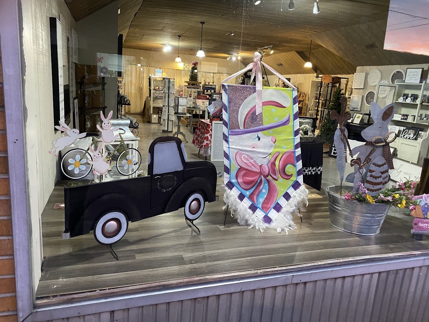 Buffy's Lazy Daisy Florist & Gifts - Image 1