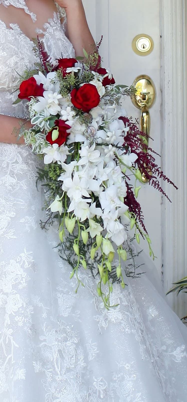 Dagios Flowers & Gifts - Image 1