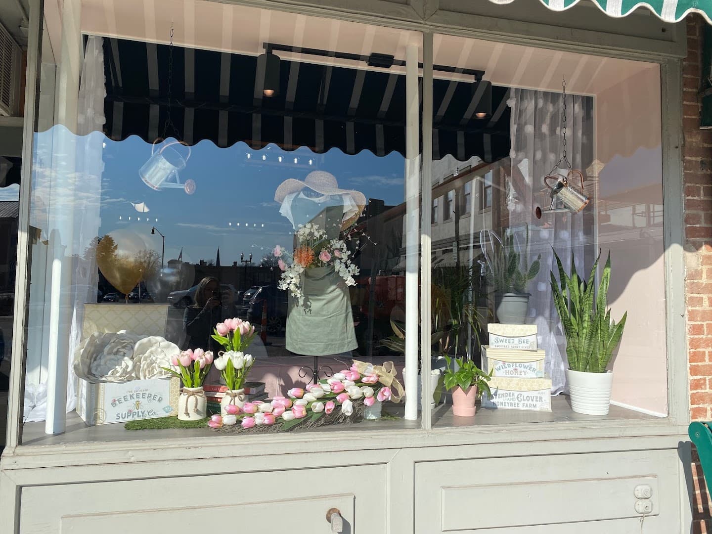 Bell's Flowers- Weddings + Events Florist - Image 1