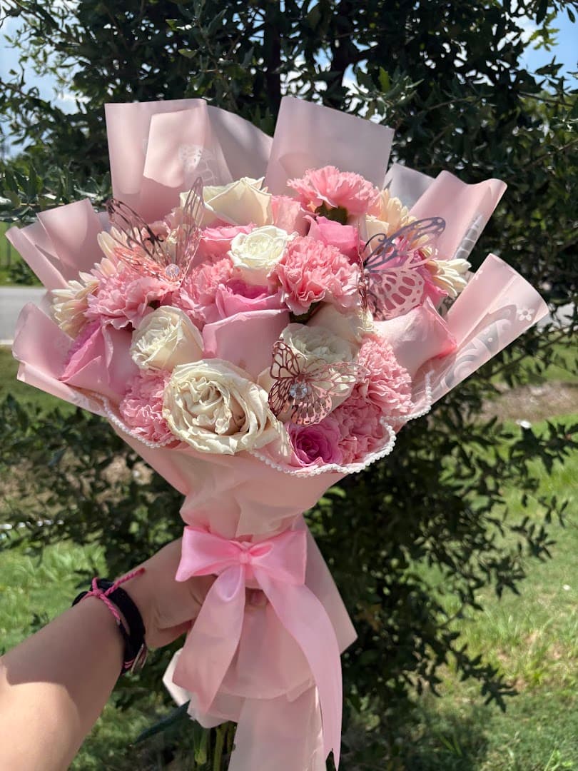 G&S Flower Creations - Image 1