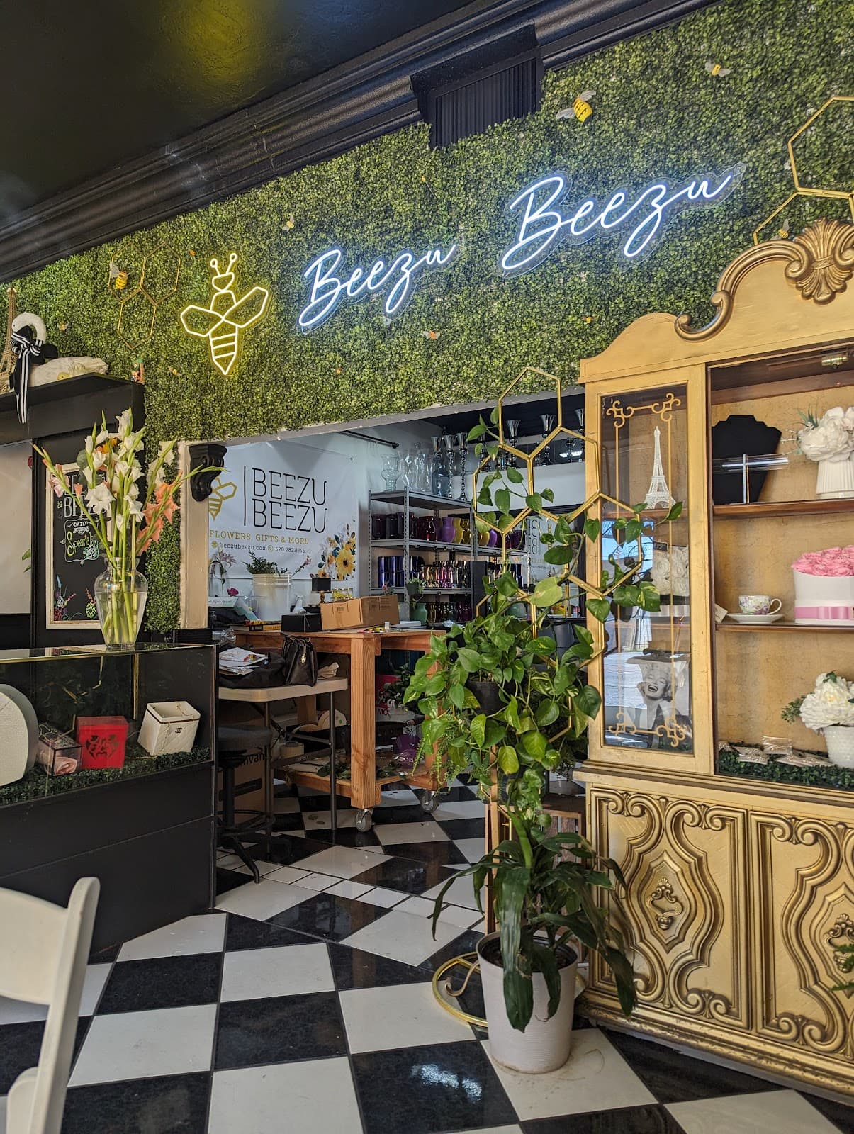 Beezu Beezu Flowers & Gifts - Image 1