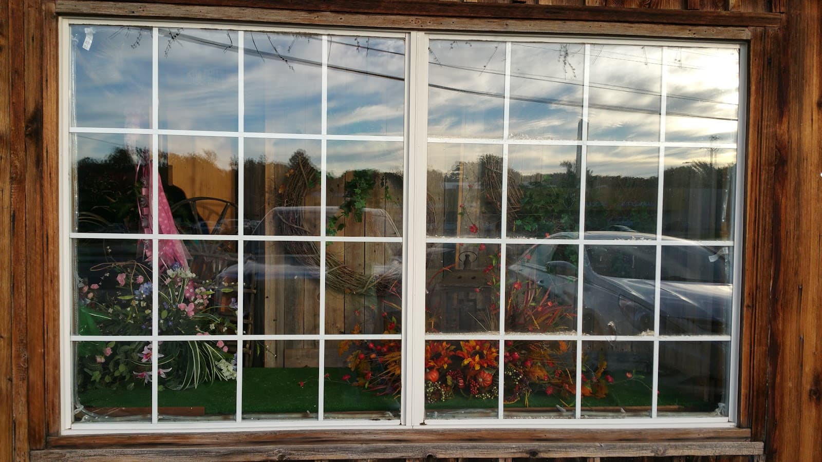 Holly's Gardens & Florist - Image 1