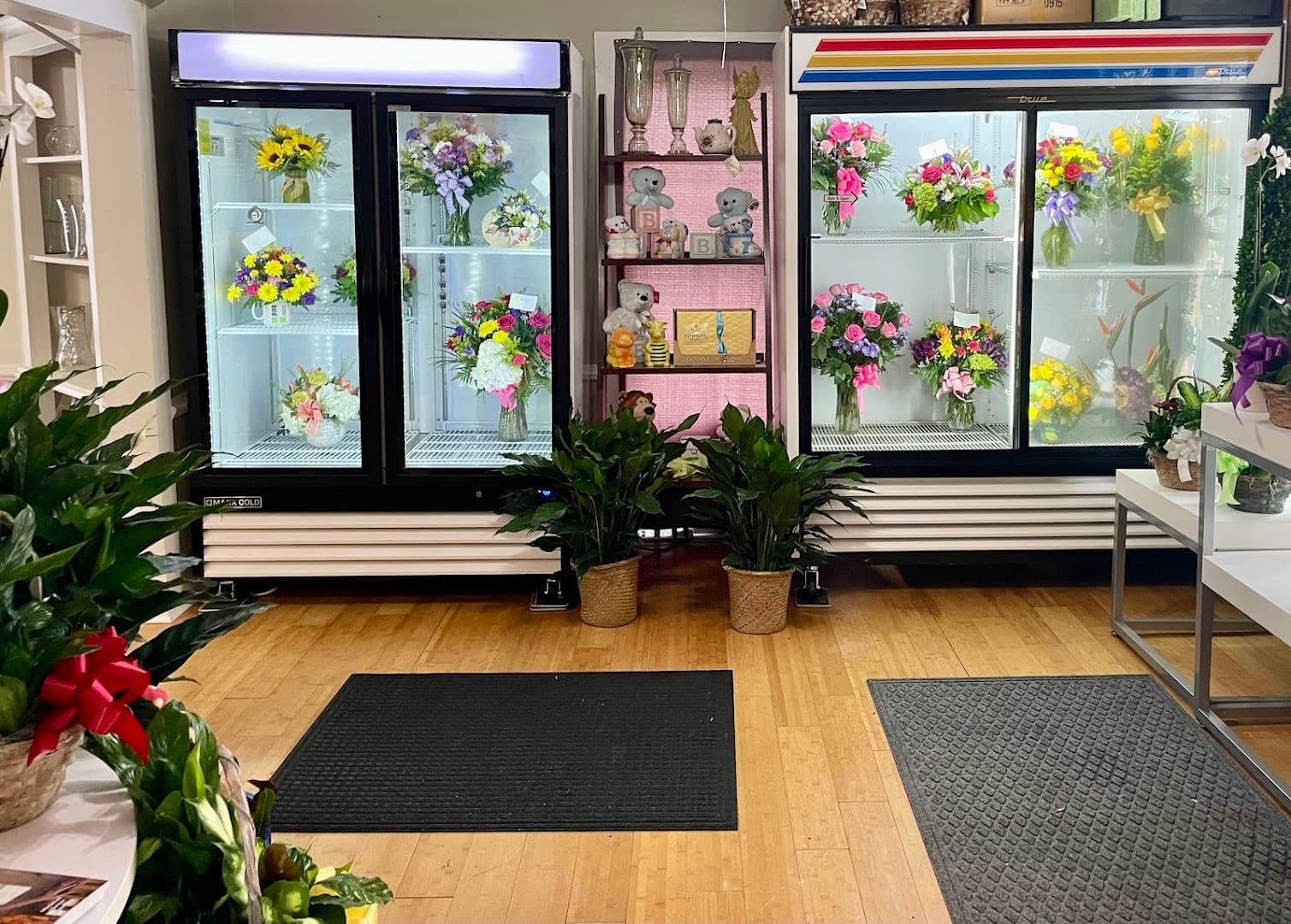 Tom's Florist - Image 1