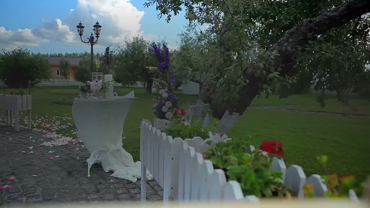 Joni’s Flower Shop - Image 1