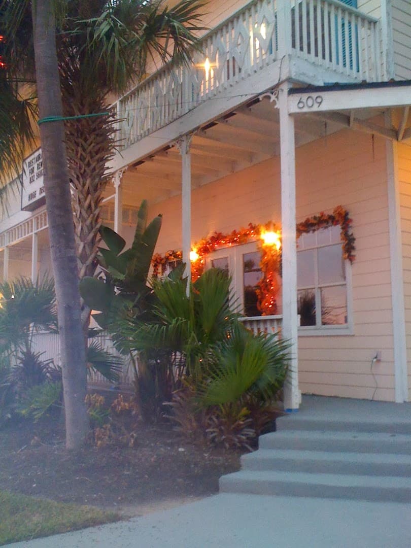 Kemah Flowers & Company - Image 1