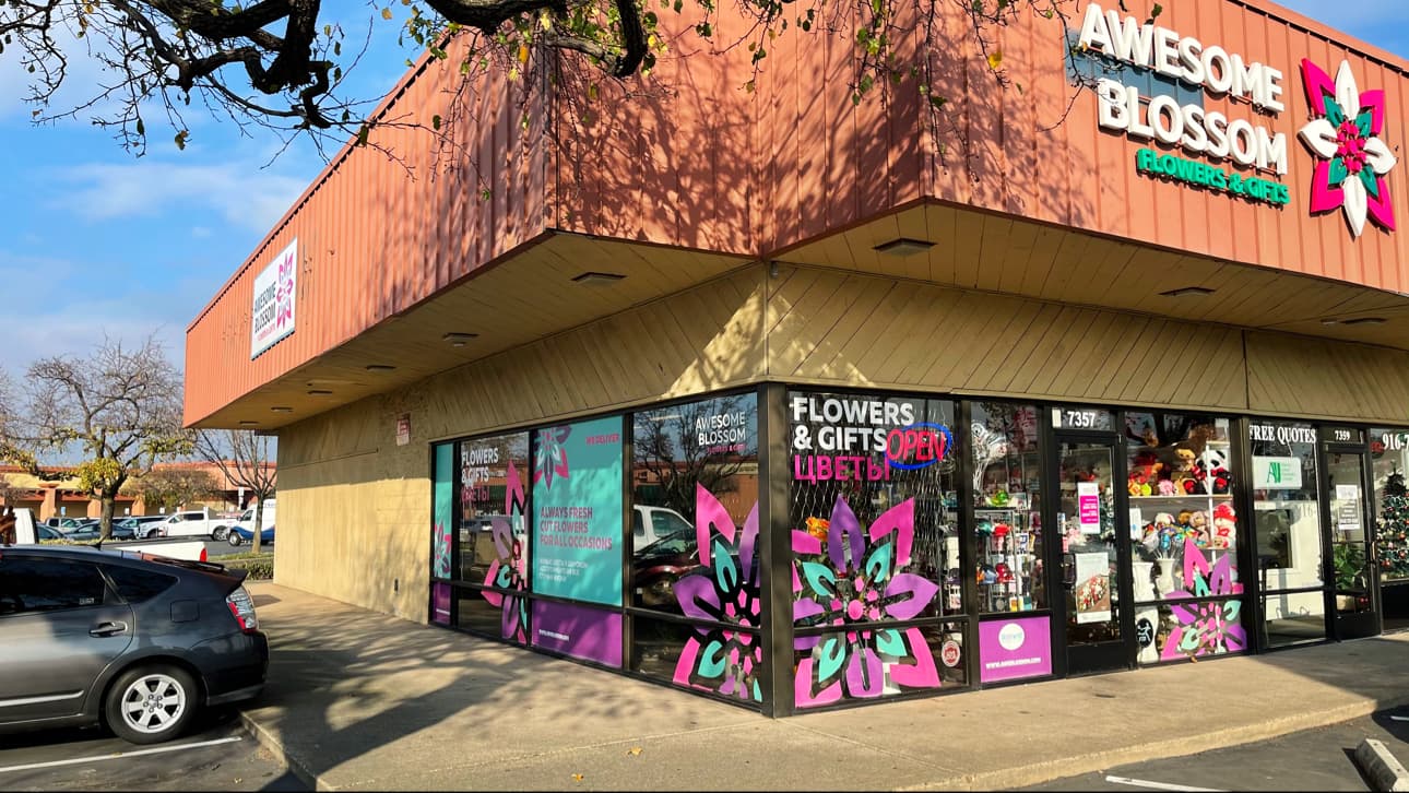 Awesome Blossom Flowers & Gifts - Image 1