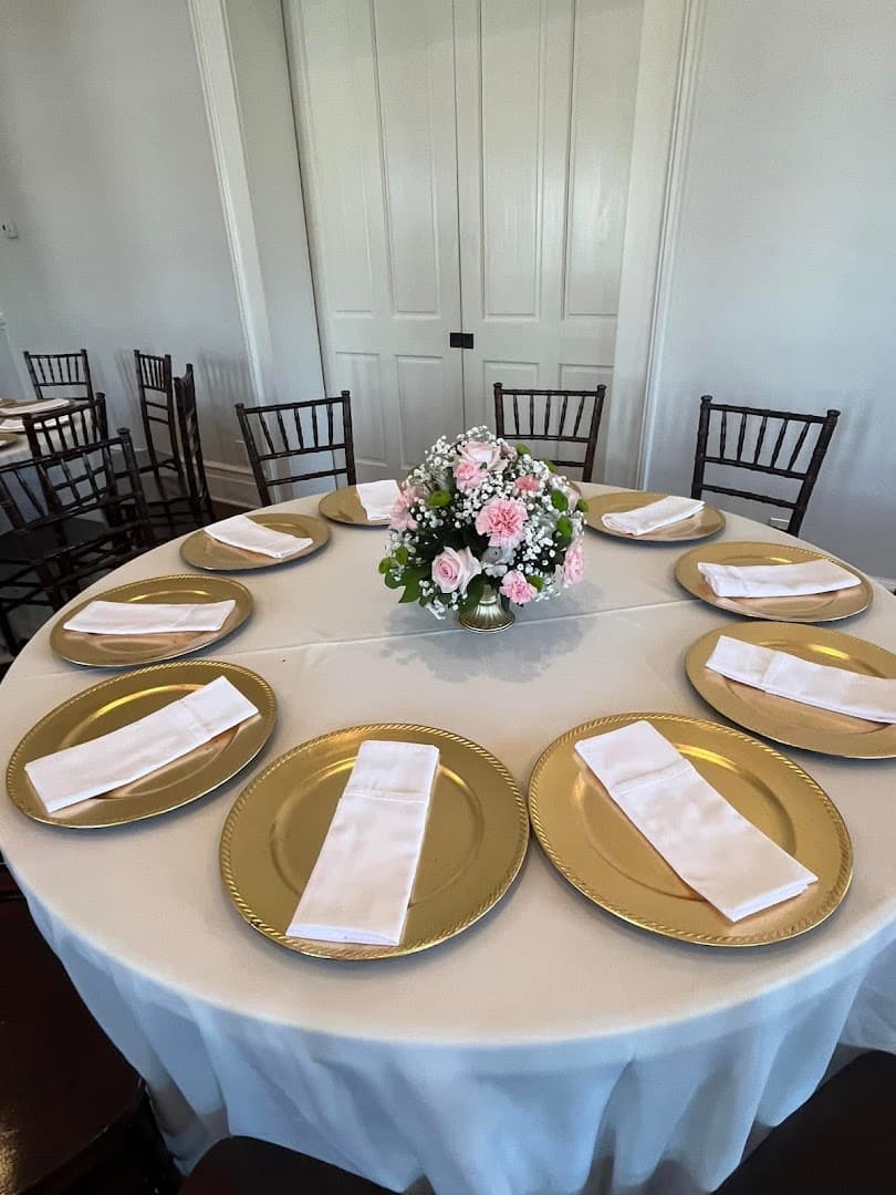 Faye's Florist & Gifts - Image 1