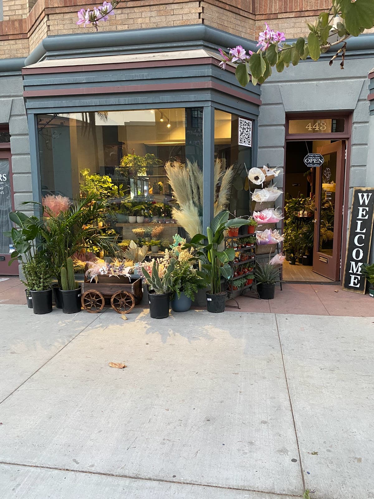 The Scarlet Flower – Florist in Long Beach - Image 1