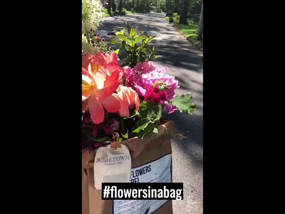 Hometown Flower Co. - Workshops, Flower Bars, and Wedding Design - Image 1