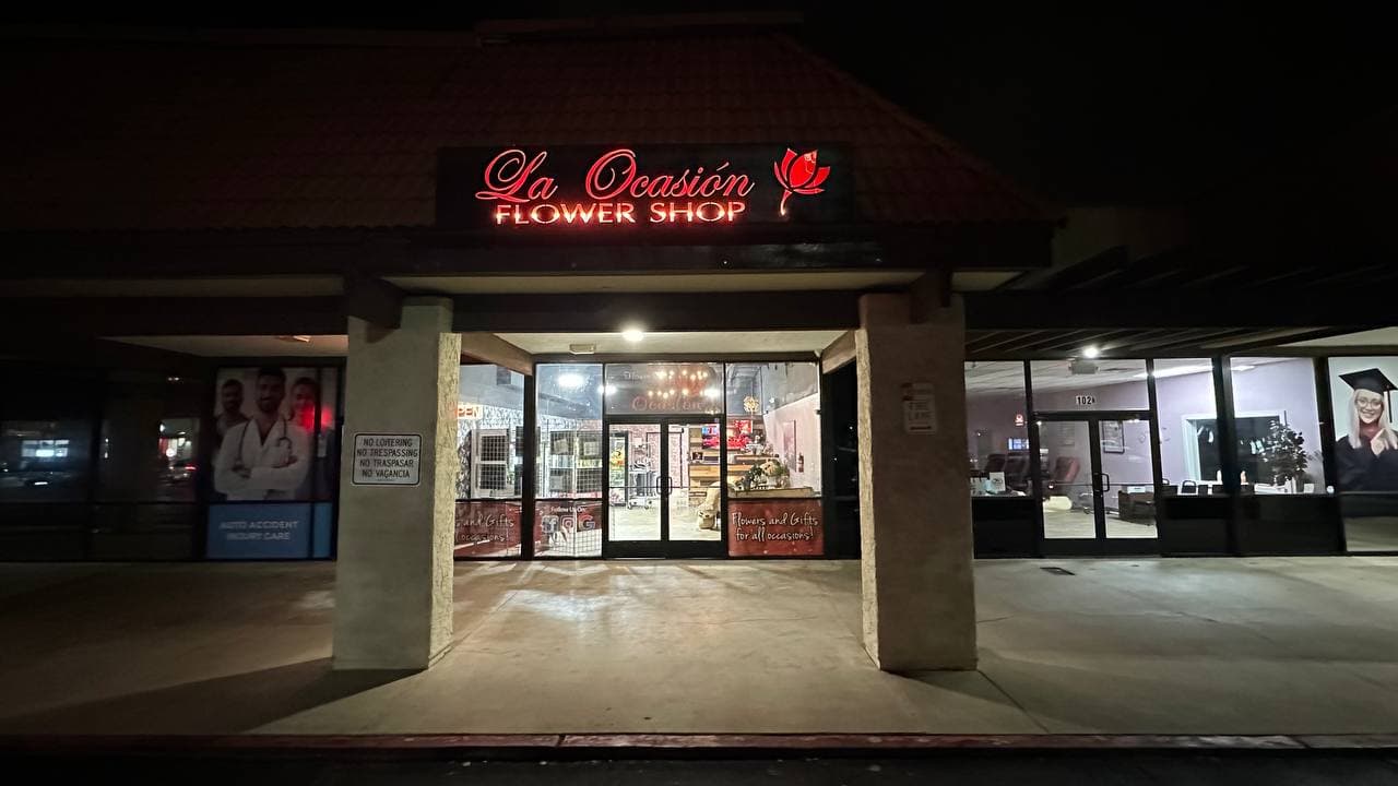 La Ocasion Flower Shop - Image 1