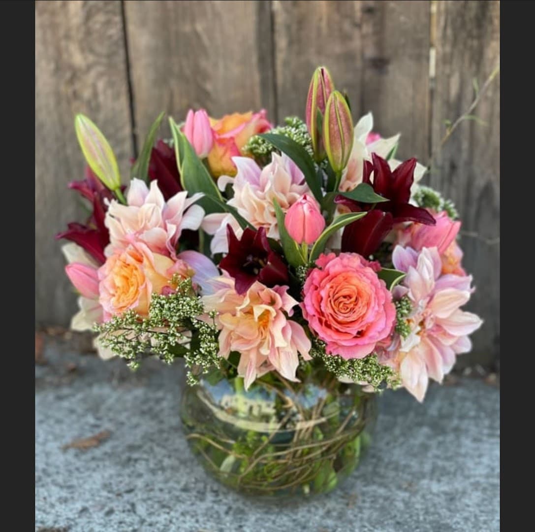 La Vie en Rose Flowers - Image 1