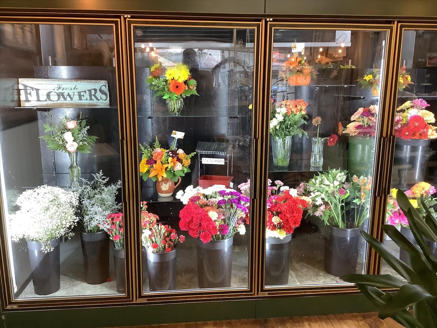 B's Floral & Gifts - Image 1