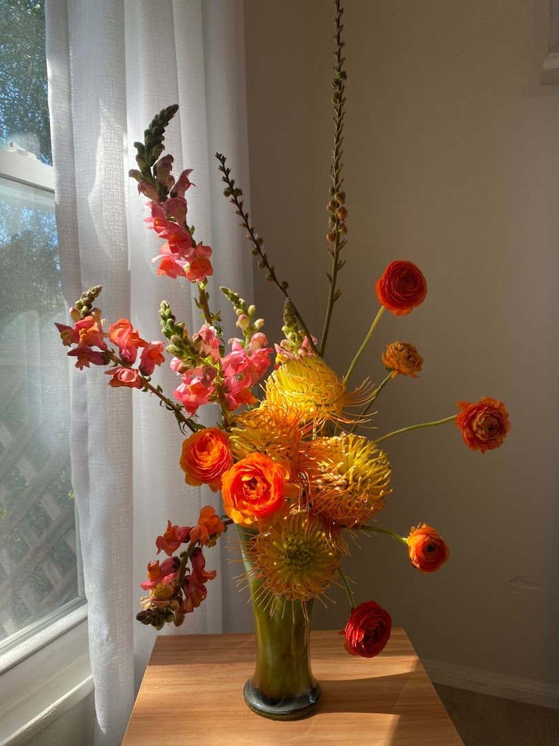 Queen of Vase - San Diego Florist - Image 1