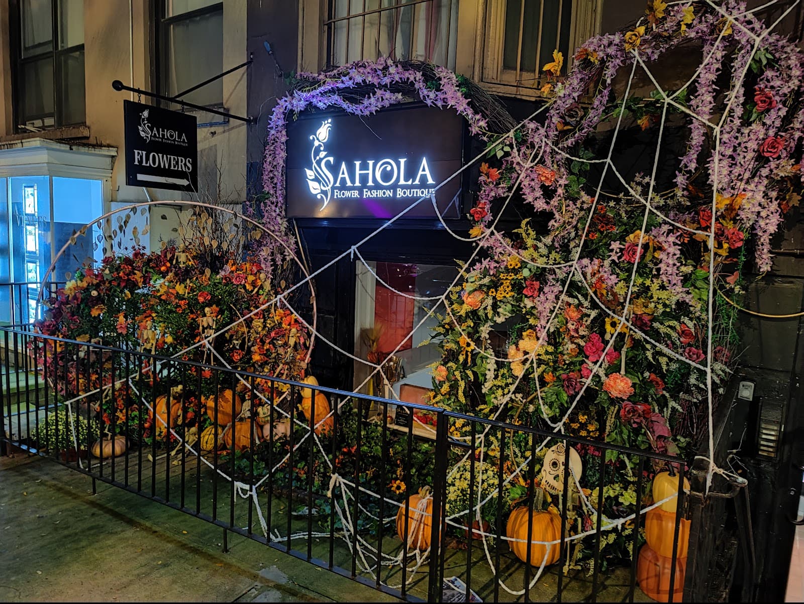 Sahola Flowers NYC Manhattan - Image 1