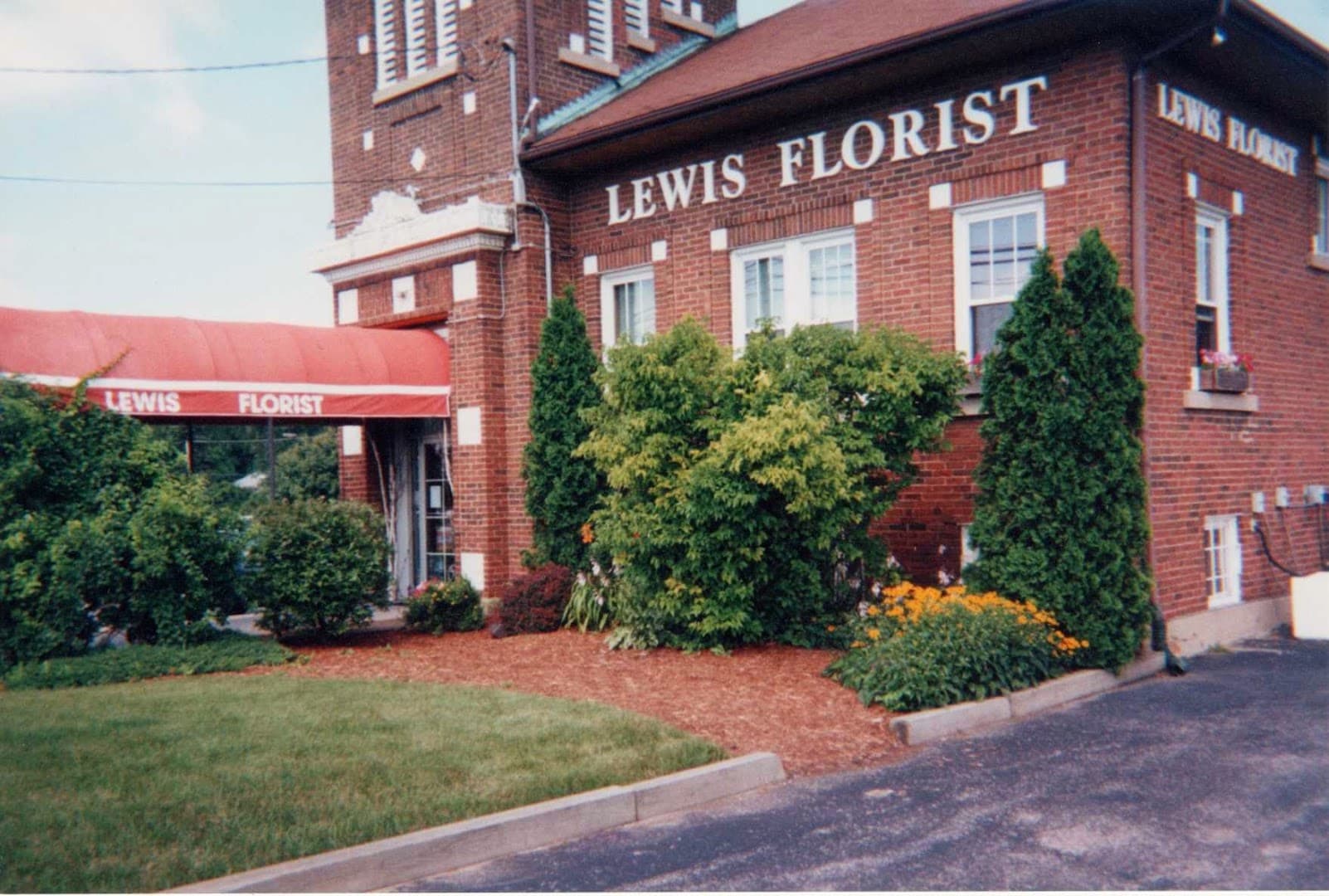 Lewis Florist - Image 1