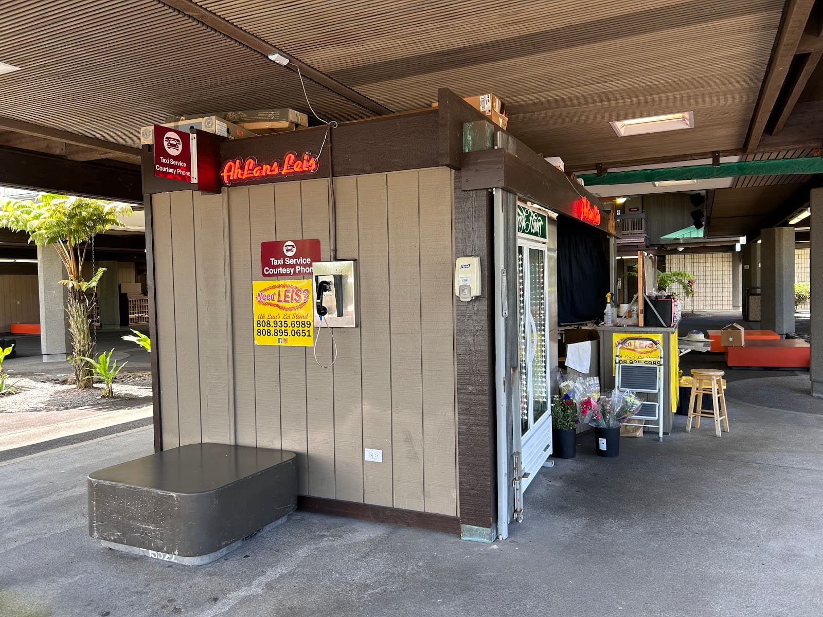 Ah Lan's Lei Stand - Image 1