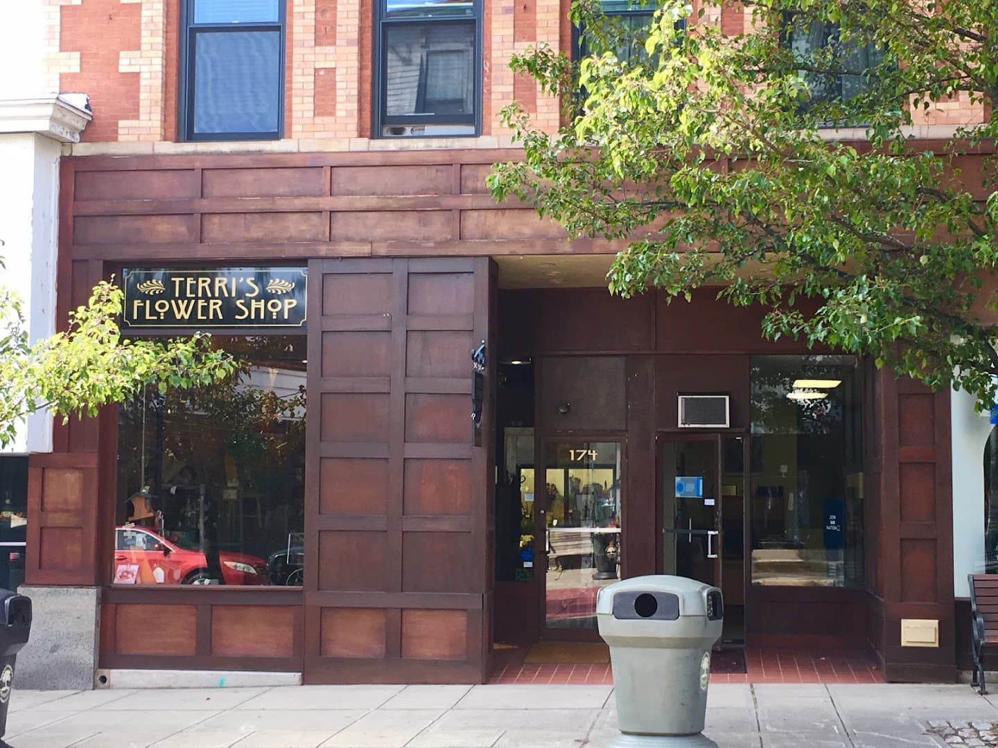 Terri's Flower Shop - Image 1