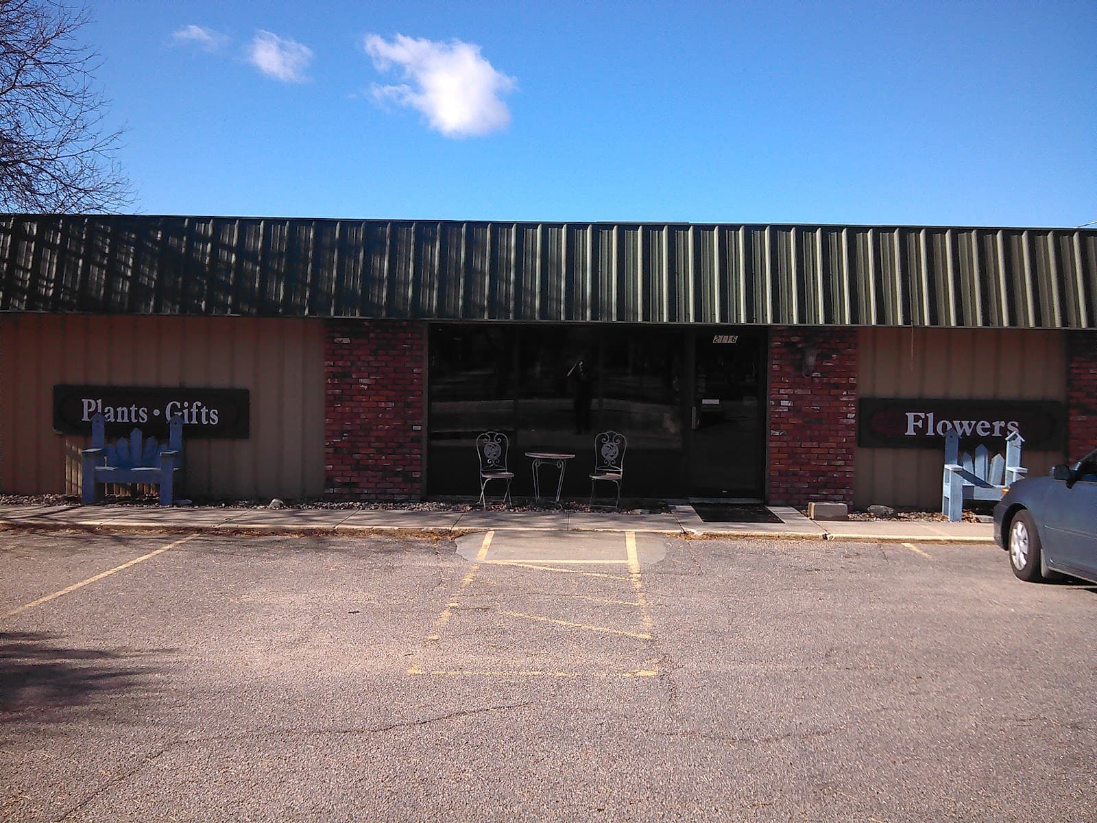 Snow's Floral - Image 1