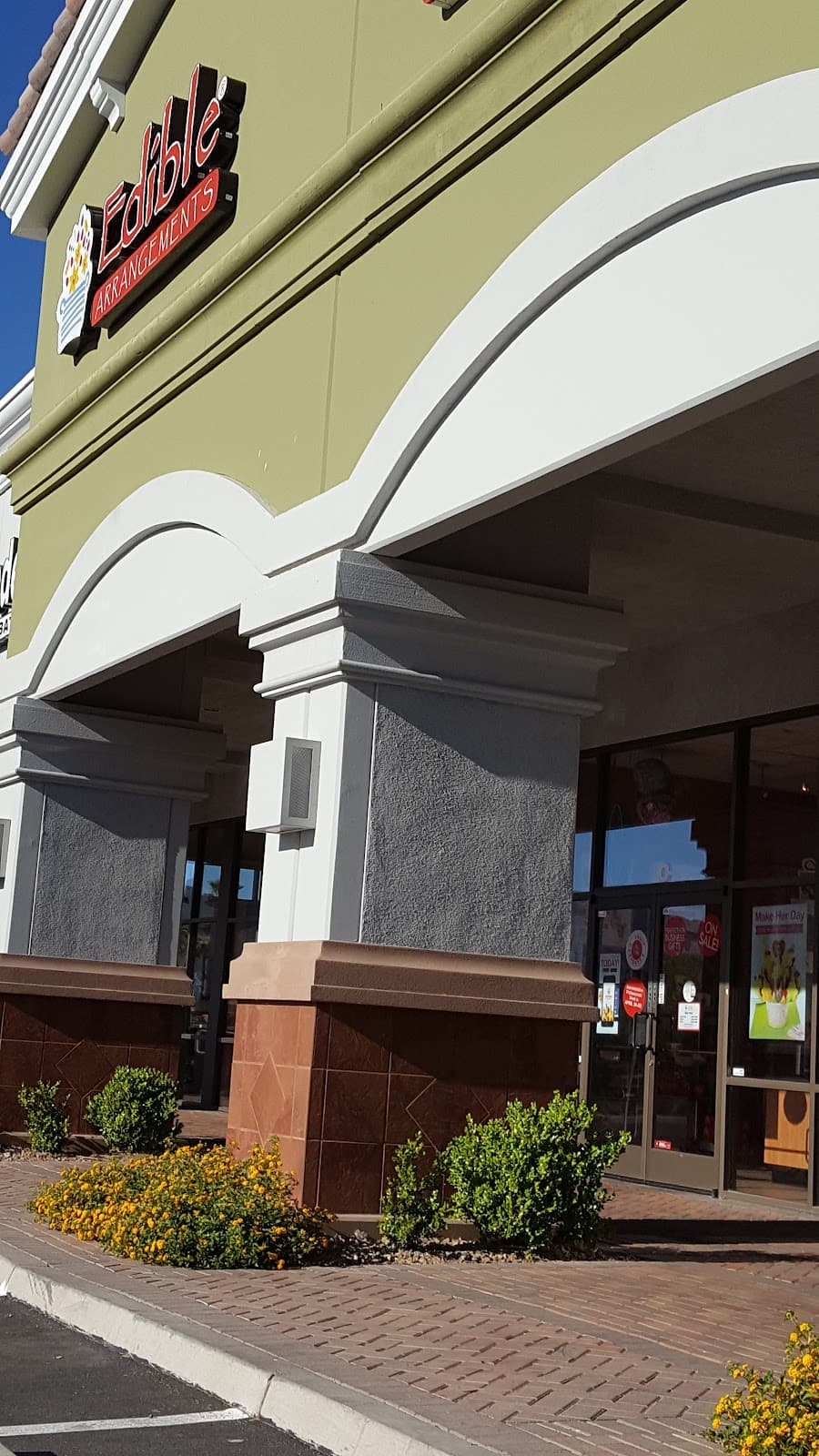 Edible Arrangements - Image 1