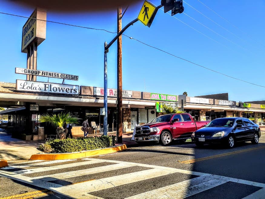 Lola’s Flowers - Image 1