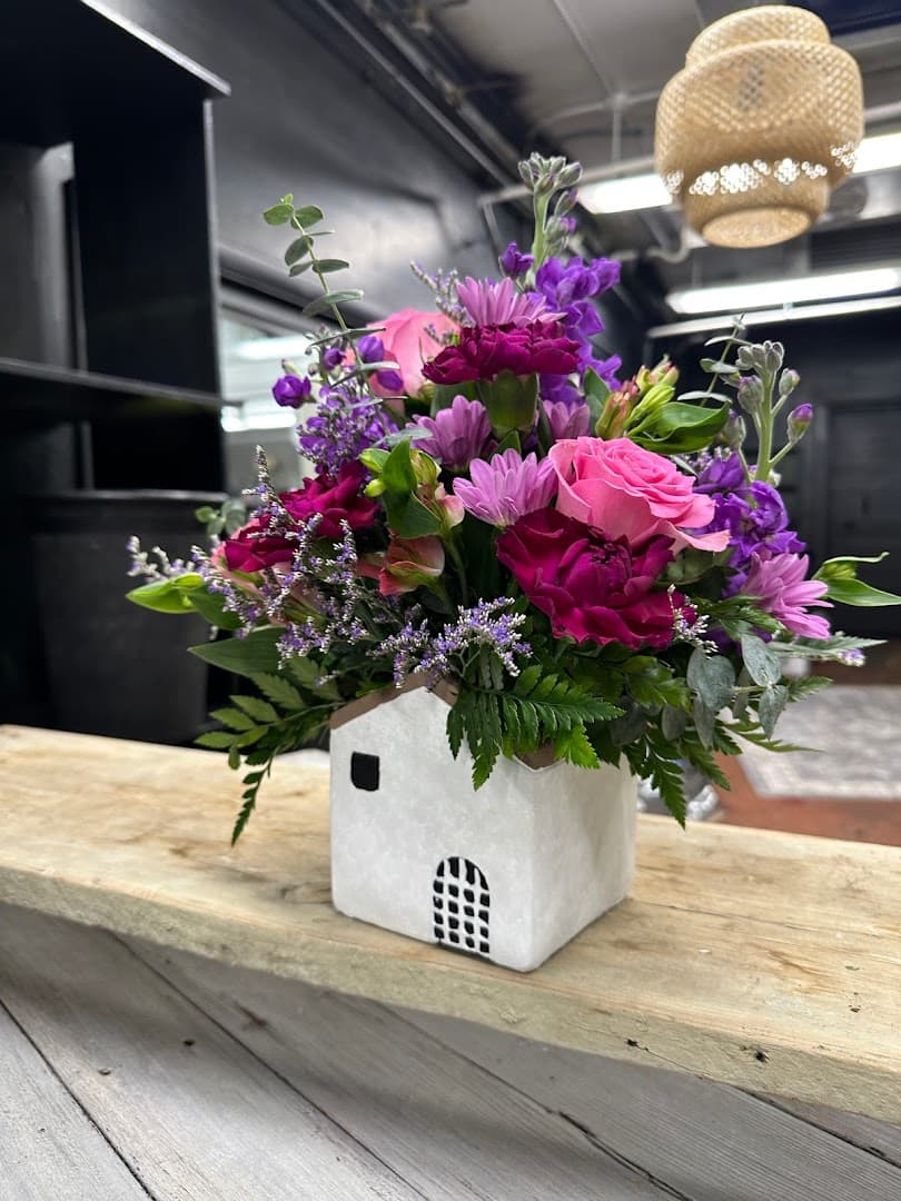 Debonis And Davin Florist - Image 1