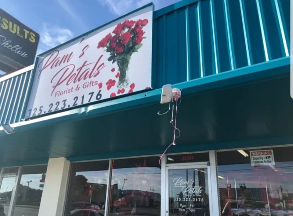 Pam's Petals Florist and Gifts - Image 1