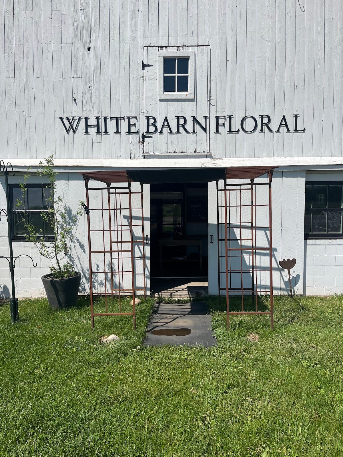 White Barn Floral - Image 1
