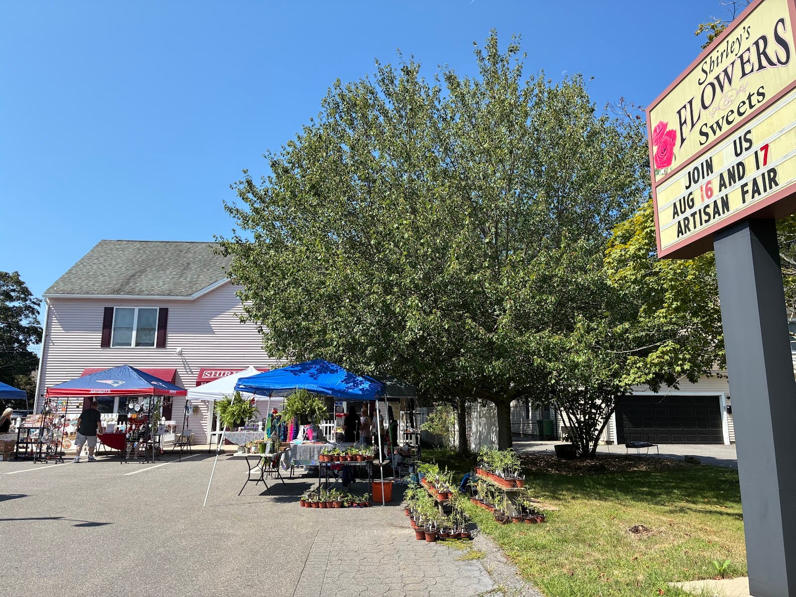 Shirley's Flowers & Sweets - Image 1