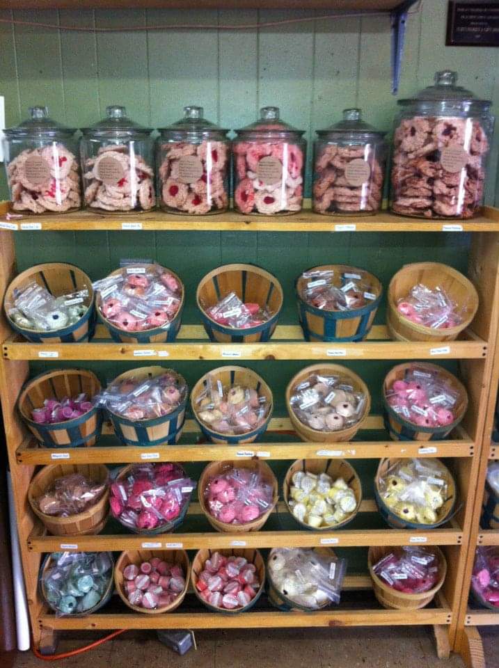 Suzy's Flowers & Gifts - Image 1