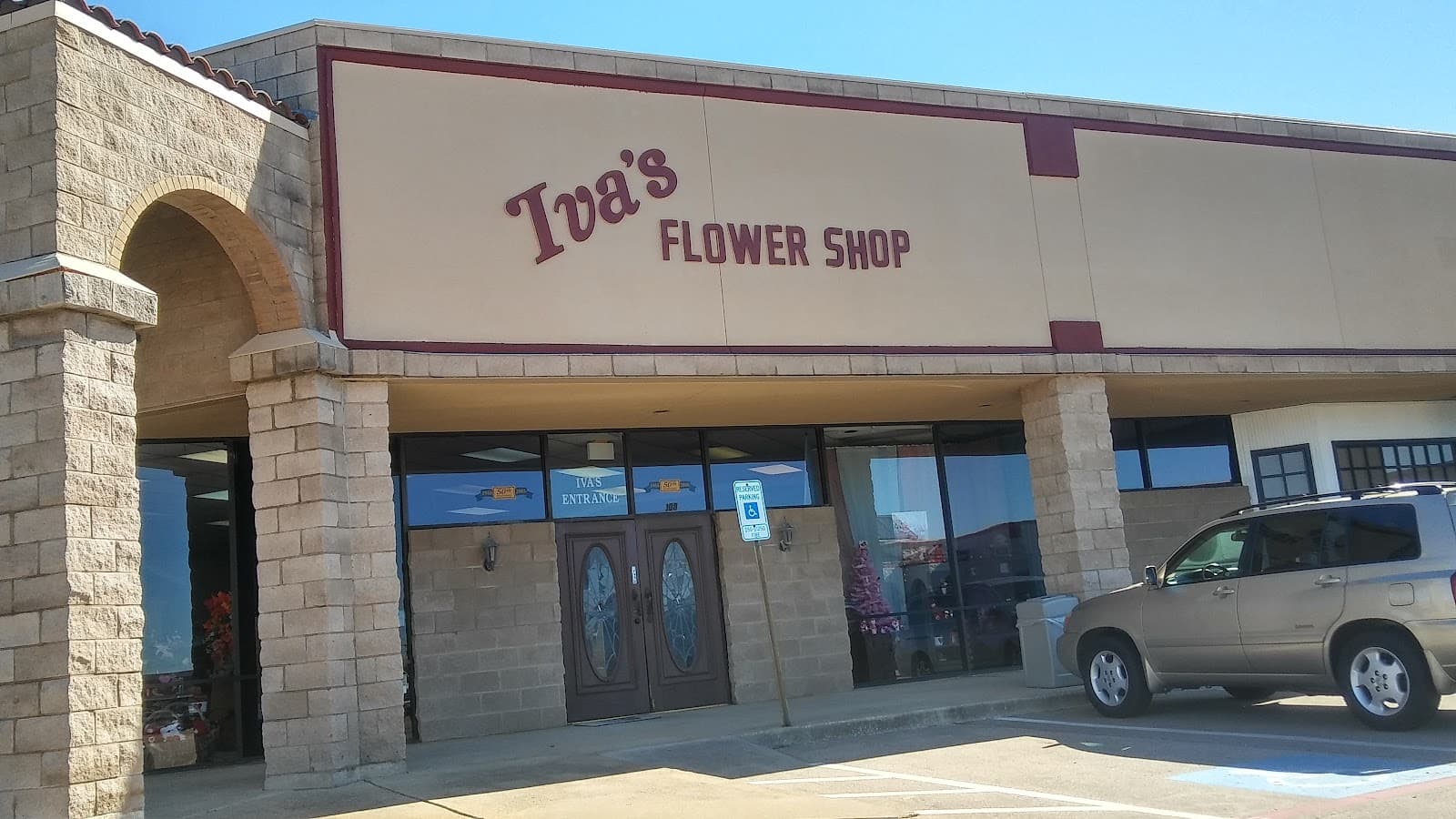 Pantego Florist & Gifts - Image 1