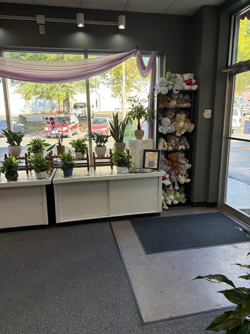 Plantscapes Florist & Flower Delivery - Image 1