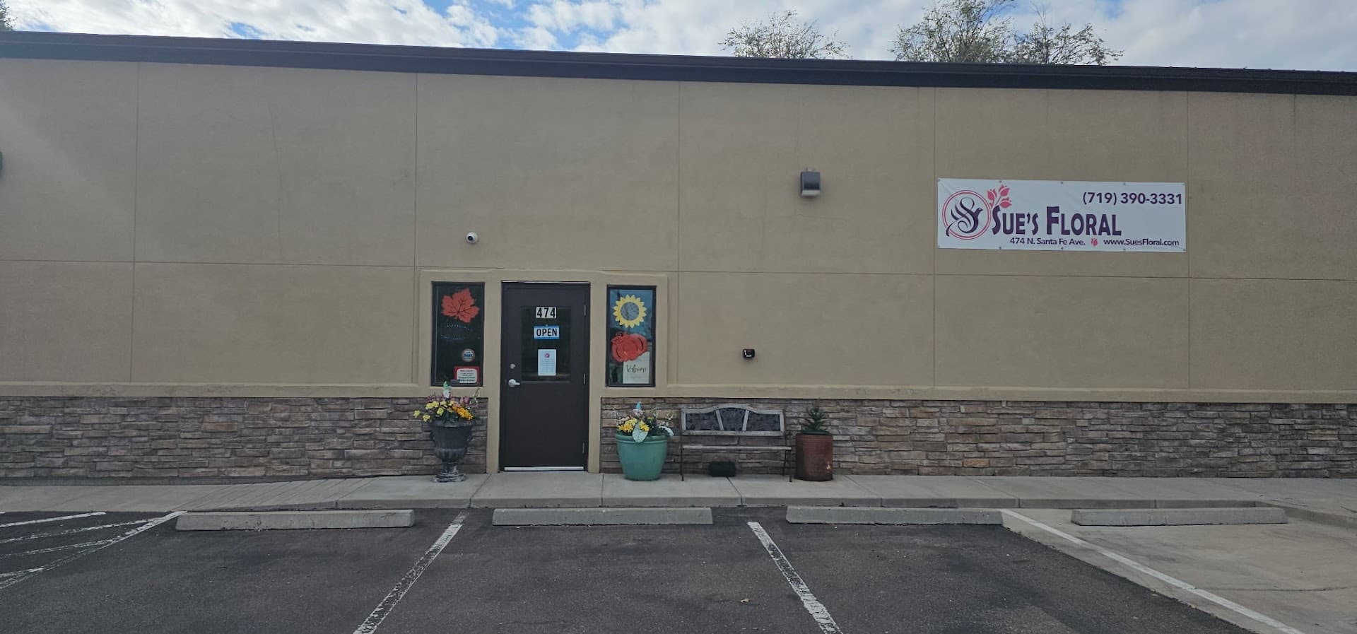 Sue's Floral Fine Art Gifts & Flower Delivery - Image 1