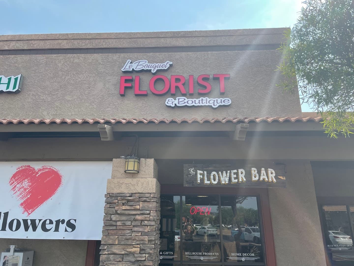 Le Bouquet Florist - Image 1