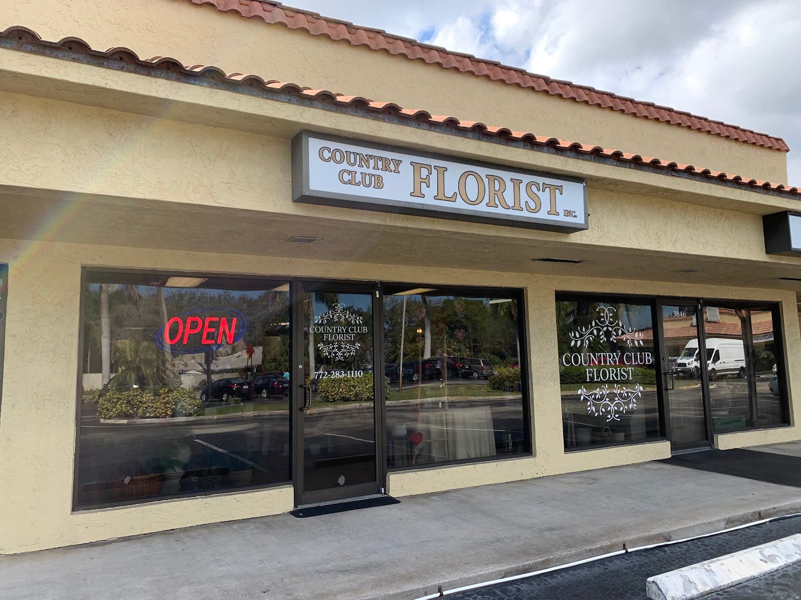 Country Club Florist - Image 1