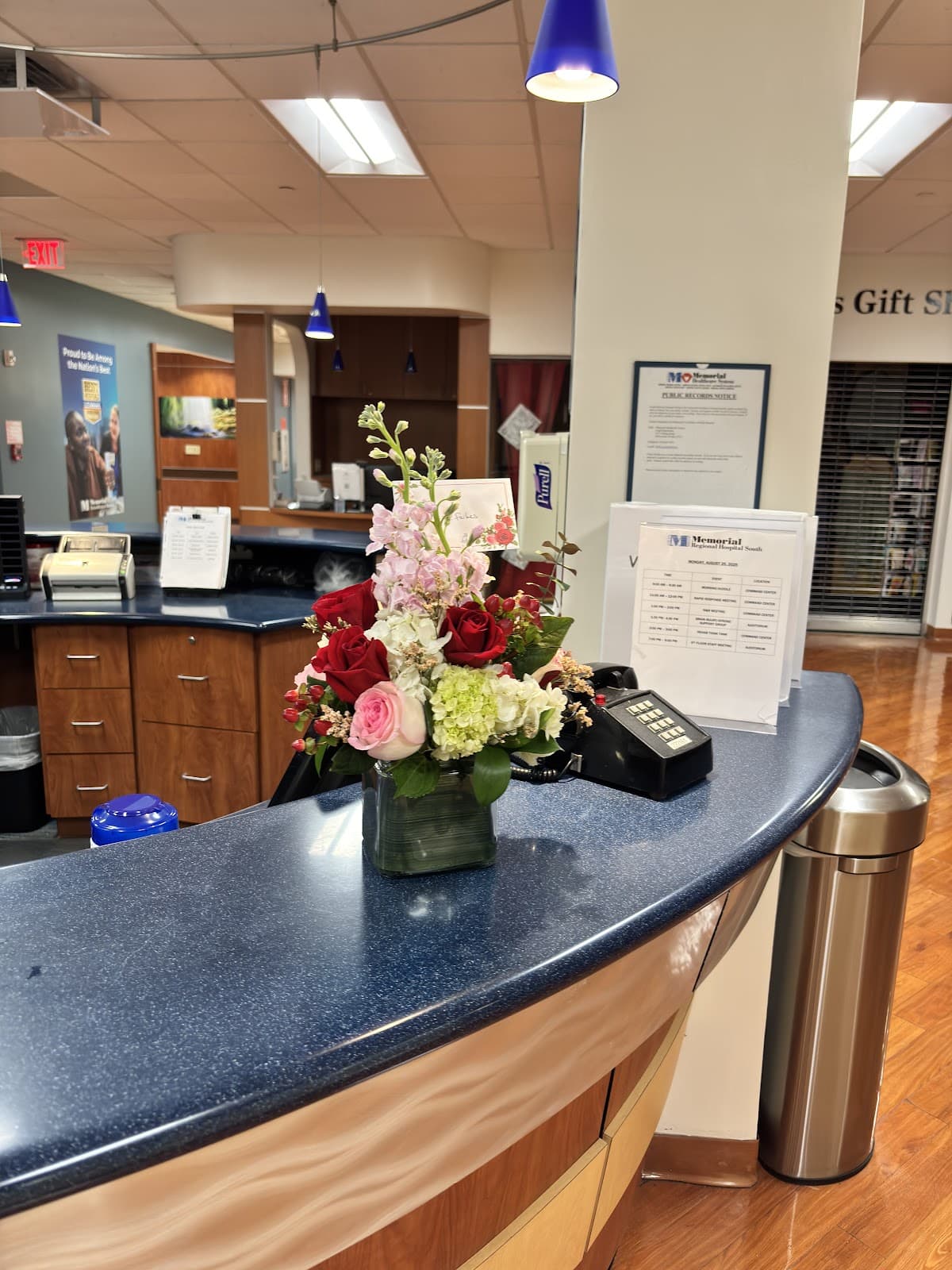 Flower Shop in Hollywood - Image 1