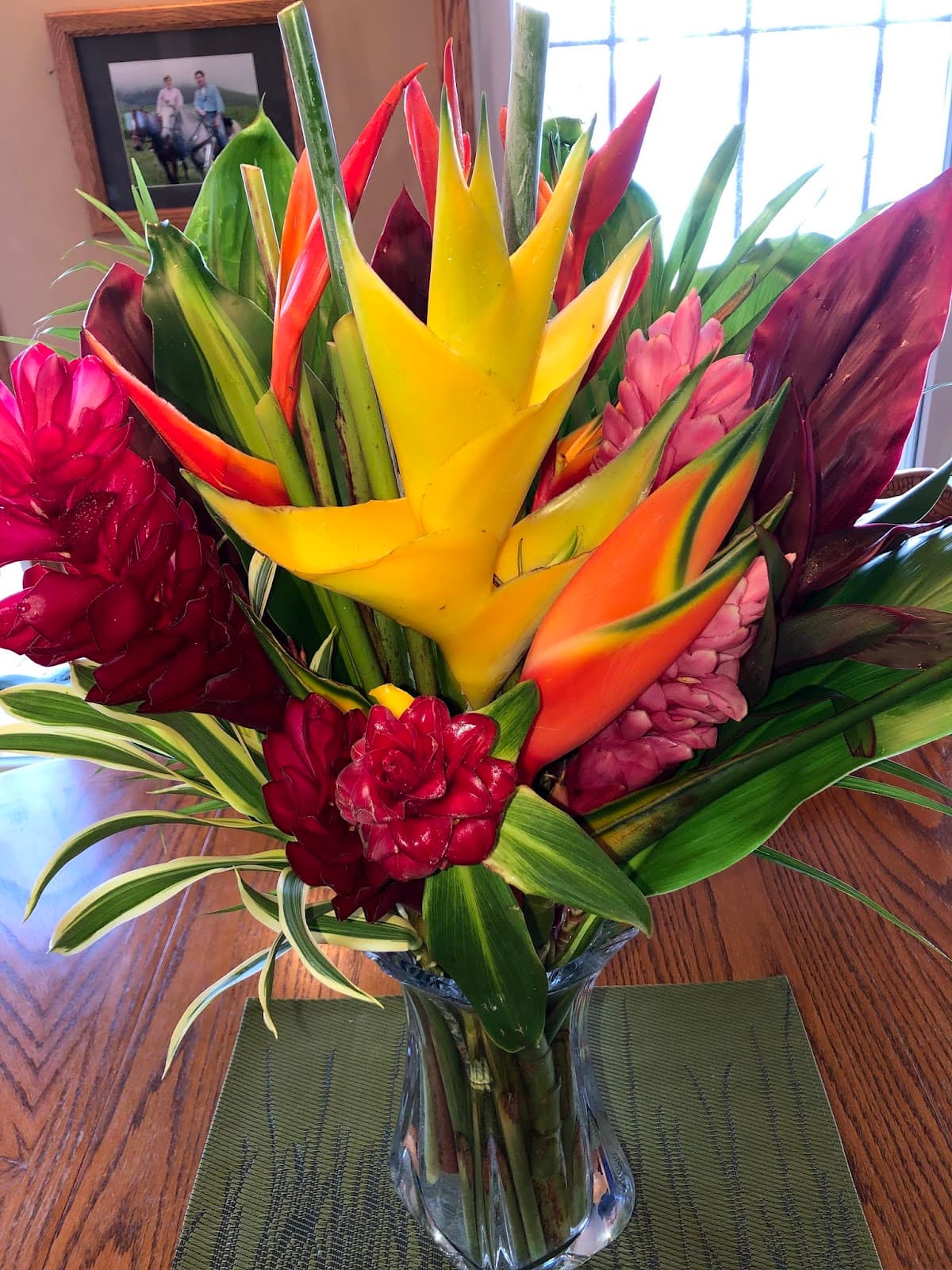 Tropical Flowers & Bouquets - Image 1