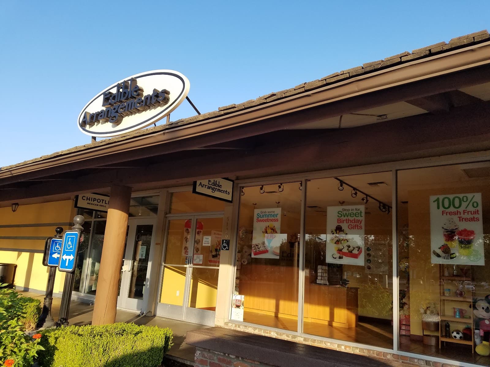 Edible Arrangements - Image 1