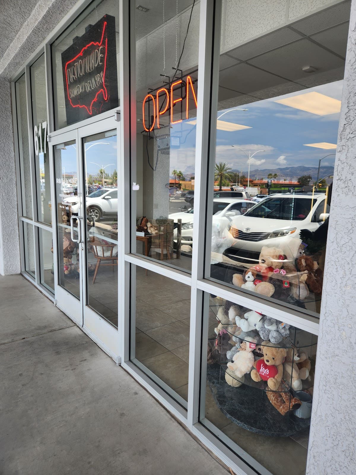 Roses & More - Image 1