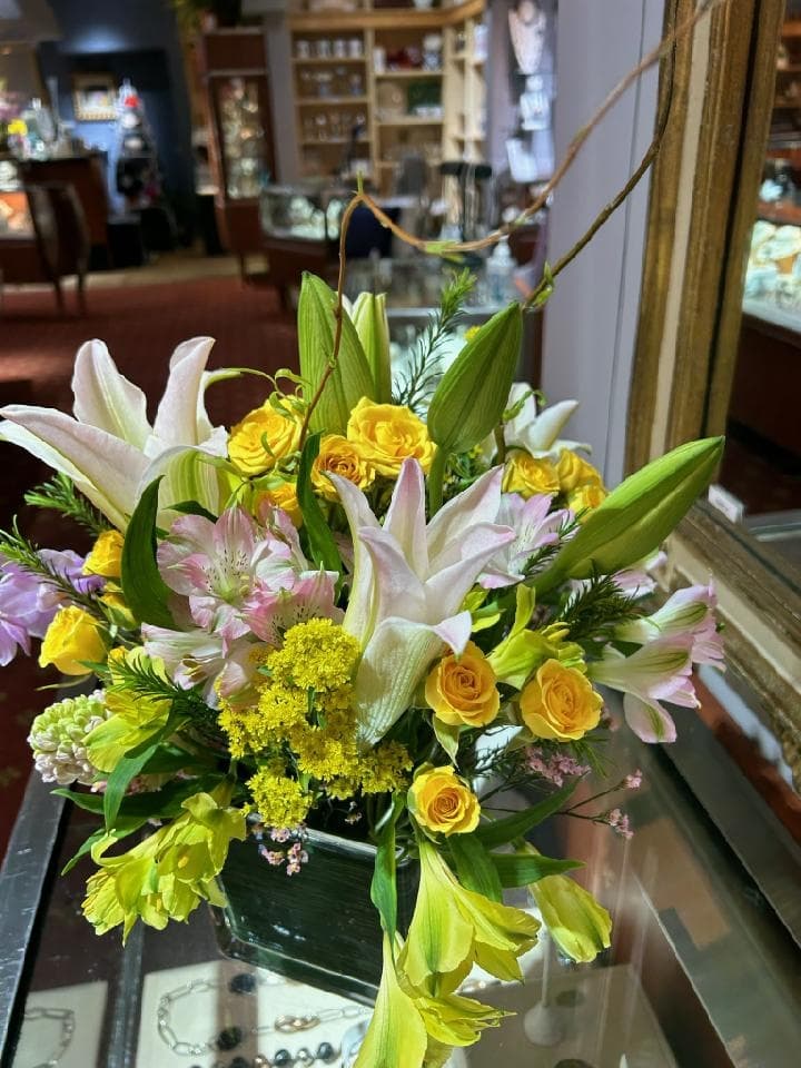 Pineapple House Flowers & Gifts - Image 1