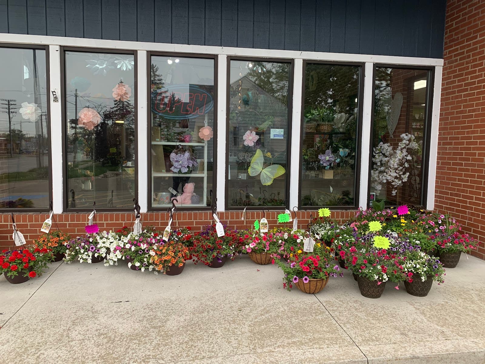 Pawlaks Florist - Image 1