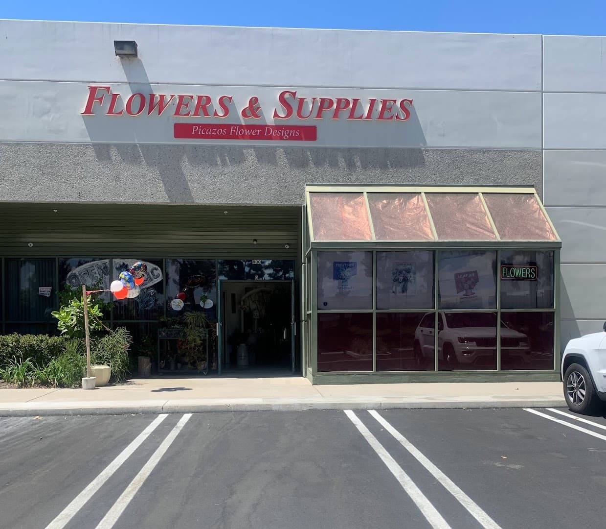 Picazos Flower Designs - Image 1