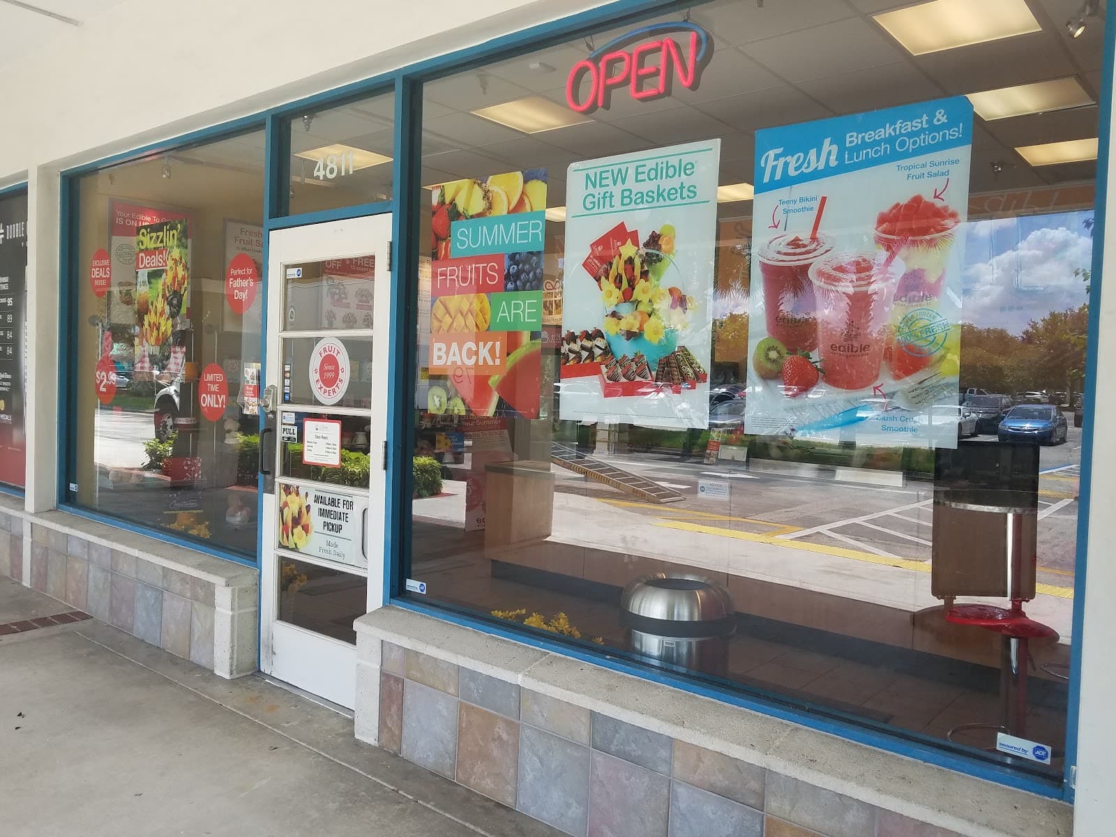 Edible Arrangements - Image 1