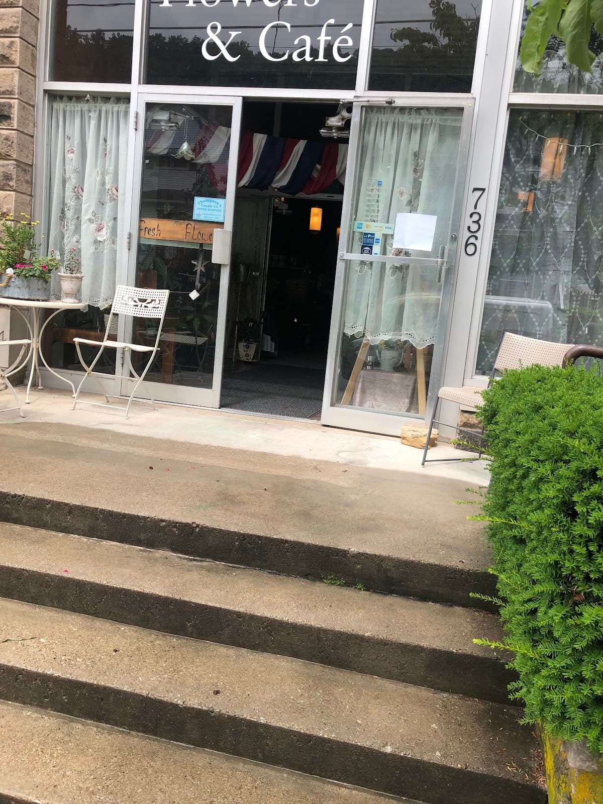 K & K Flowers - Image 1