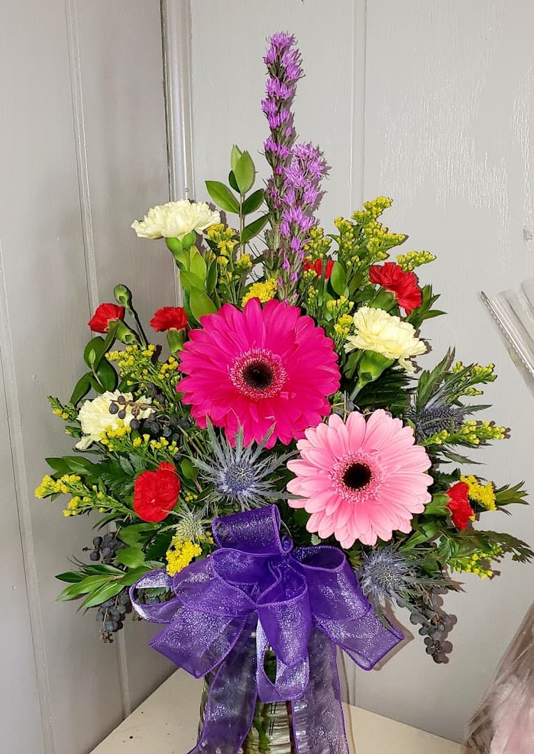 Memorial Lane Flowers & Gifts - Image 1