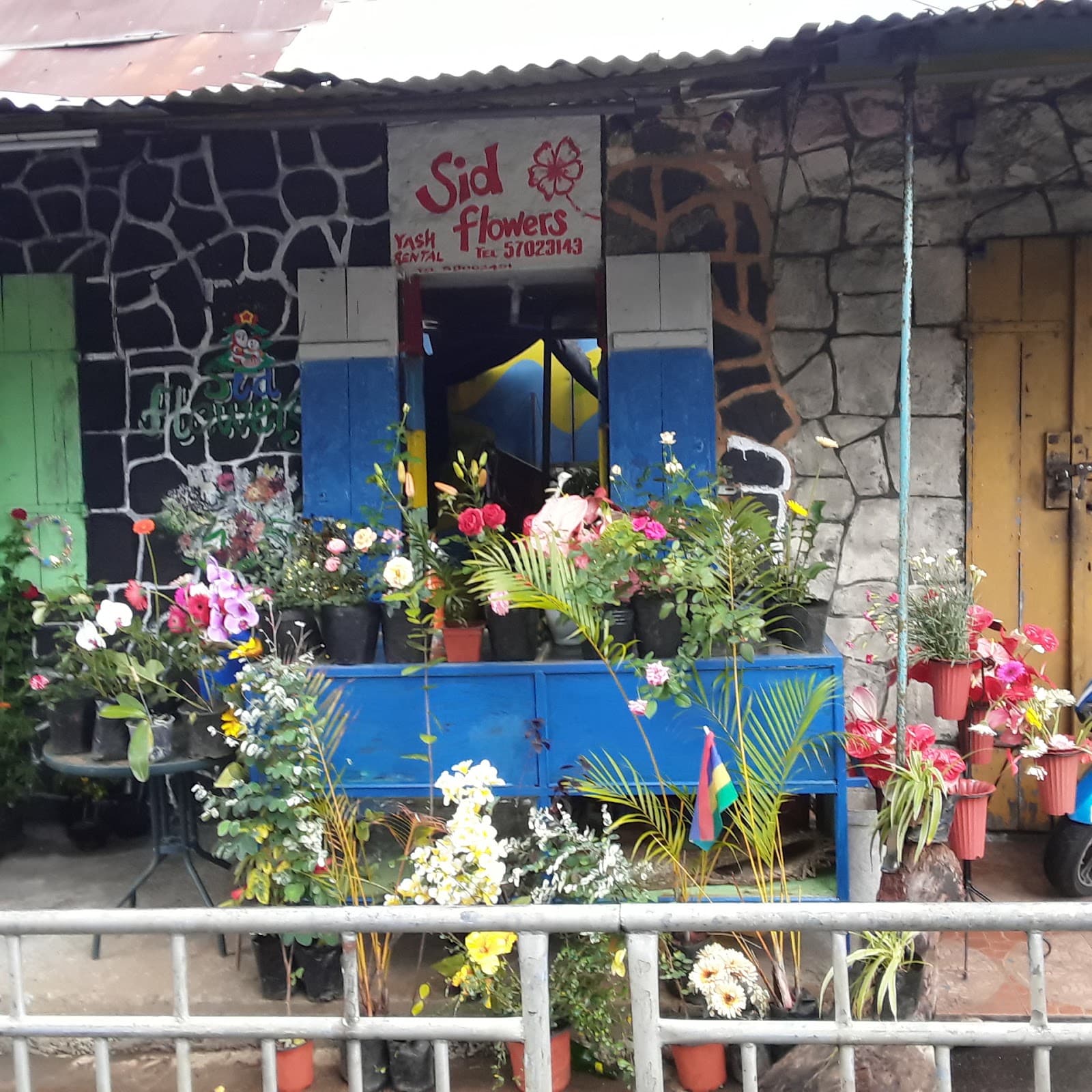 Sid's Flowers and More - Image 1