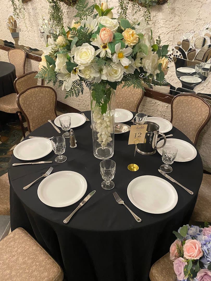 Frankie's Discount Flowers - Image 1