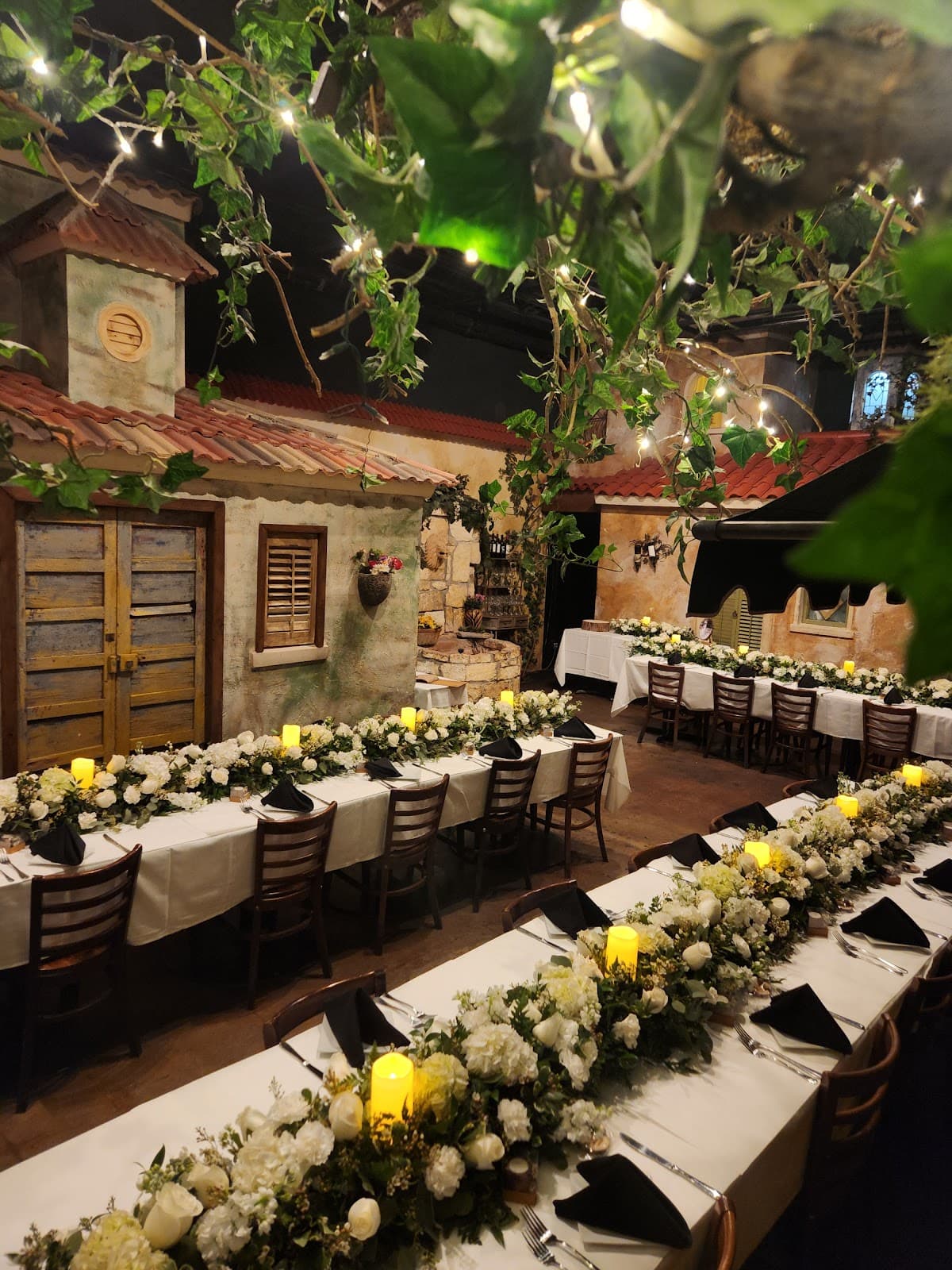 Shelton's Flowers & Gifts - Image 1